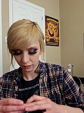 AmethystFoxx online show from March 18, 5:27 pm