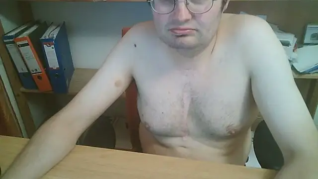 Snapshot of makau1 chatting on June 2, 9:28 pm makau1 online show from June 2, 9:28 pm
