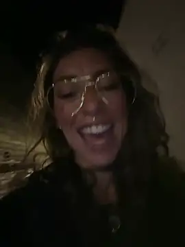 amanilouve online show from April 13, 9:42 pm