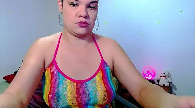 luchiana hott21 online show from January 21, 1:54 pm