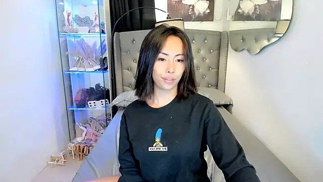 reighnempress online show from March 5, 1:07 pm