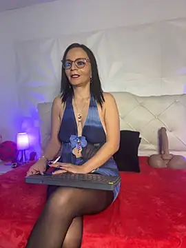 Snapshot of Miss_ellien chatting on July 6, 1:30 pm Miss ellien online show from July 6, 1:30 pm