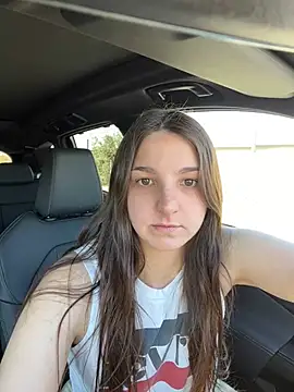 DoriDeluxe66 online show from March 9, 10:19 am