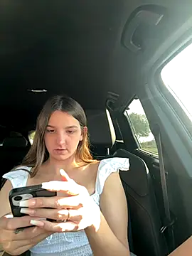 DoriDeluxe66 online show from September 17, 7:32 am