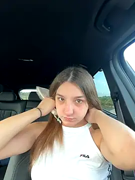 DoriDeluxe66 online show from September 29, 7:35 am