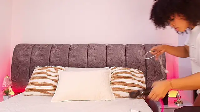 naia blessed online show from November 11, 7:14 pm