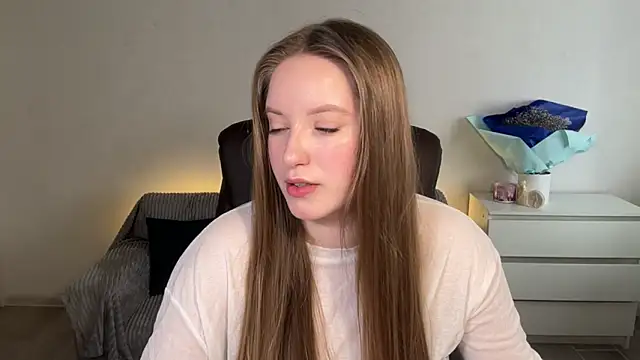 EvaMaddison online show from April 8, 7:19 am