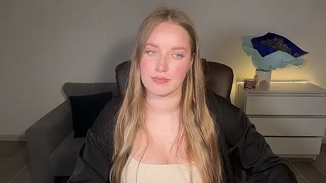 Snapshot of EvaMaddison chatting on June 24, 7:46 pm EvaMaddison online show from June 24, 7:46 pm