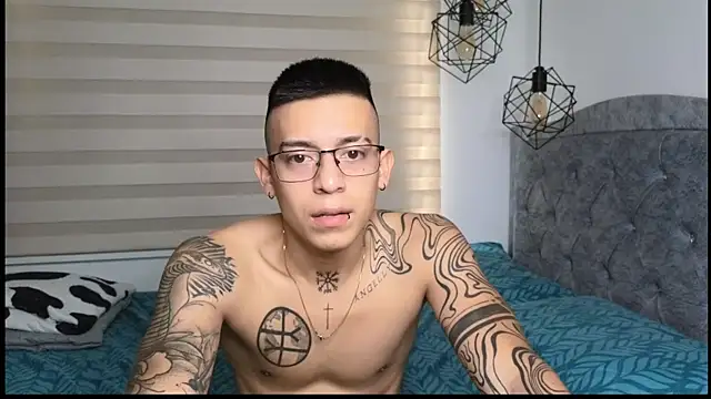 Snapshot of SIXXTOLOVE18 chatting on September 18, 6:43 pm SIXXTOLOVE18 online show from September 18, 6:43 pm