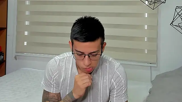 Snapshot of SIXXTOLOVE18 chatting on February 8, 8:56 pm SIXXTOLOVE18 online show from February 8, 8:56 pm