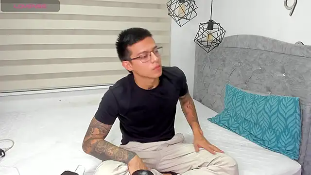 Snapshot of SIXXTOLOVE18 chatting on February 13, 12:28 am SIXXTOLOVE18 online show from February 13, 12:28 am