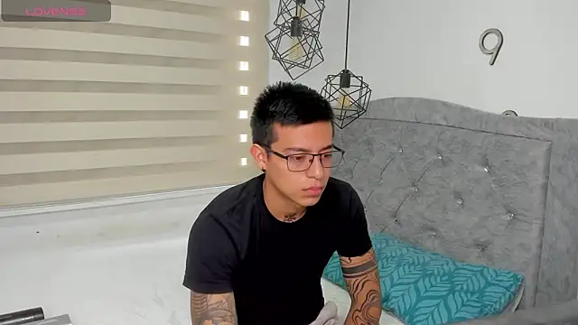 Snapshot of SIXXTOLOVE18 chatting on February 13, 9:44 pm SIXXTOLOVE18 online show from February 13, 9:44 pm