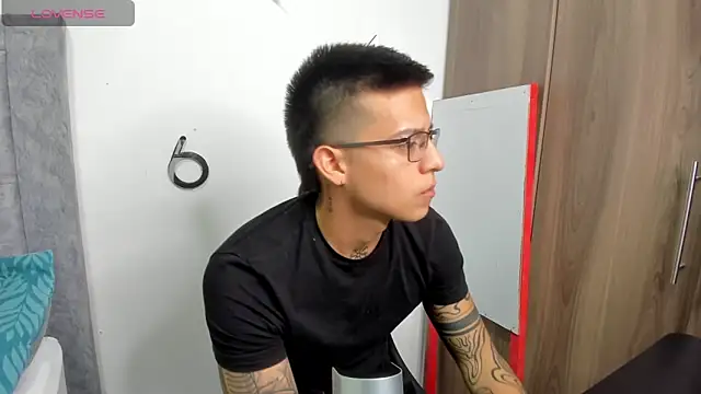 Snapshot of SIXXTOLOVE18 chatting on February 21, 7:42 am SIXXTOLOVE18 online show from February 21, 7:42 am