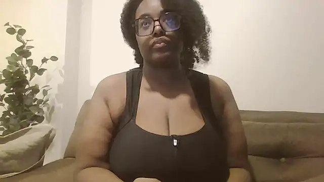 MissCC99 online show from April 12, 2:33 pm