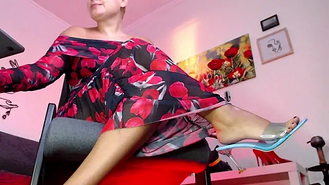 Snapshot of MadameKatrina chatting on January 6, 12:35 pm MadameKatrina online show from January 6, 12:35 pm