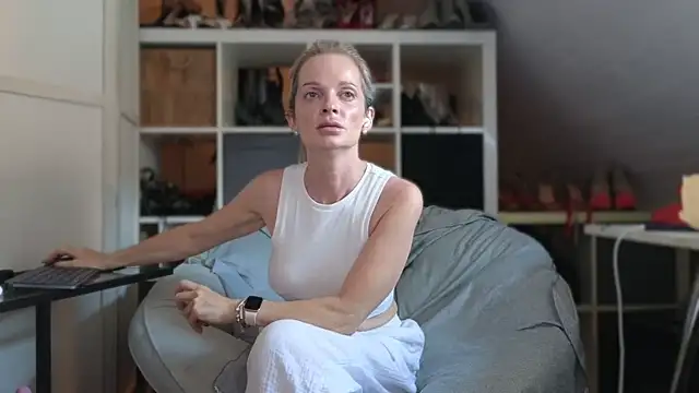 Snapshot of Sabdeluxe chatting on June 22, 7:38 am Sabdeluxe online show from June 22, 7:38 am