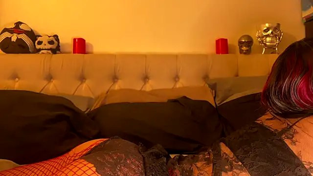 crystalxh online show from April 15, 10:32 pm