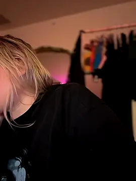 PiggyRose online show from October 1, 12:27 am