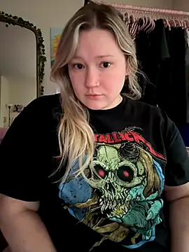 PiggyRose online show from October 6, 10:29 pm