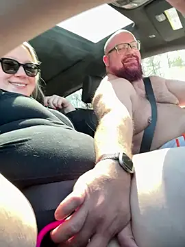 PiggyRose online show from April 9, 4:23 pm