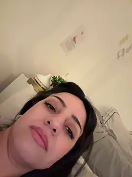 Prettylilgirll online show from May 15, 8:38 pm