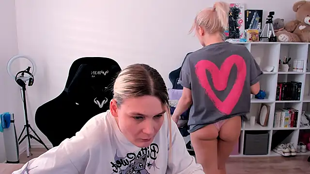 hotblonds online show from February 6, 11:46 am