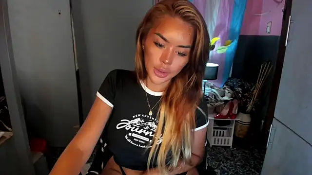 QuiinMollyXxX online show from June 10, 1:50 am