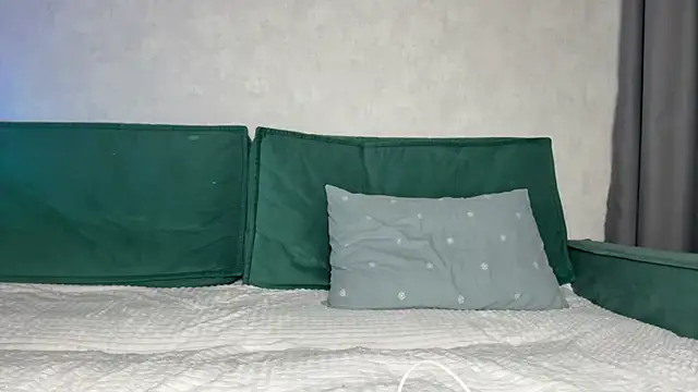 Kira Quinn online show from July 22, 10:40 am