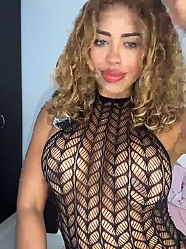 SarahCinnamon- online show from April 9, 8:47 pm