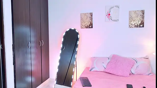 SarahCinnamon- online show from June 2, 5:26 pm