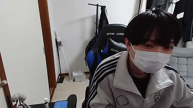 Snapshot of pychan chatting on March 1, 12:18 pm pychan online show from March 1, 12:18 pm