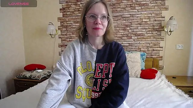 Snapshot of BlondyBabySweet chatting on May 3, 10:54 am BlondyBabySweet online show from May 3, 10:54 am