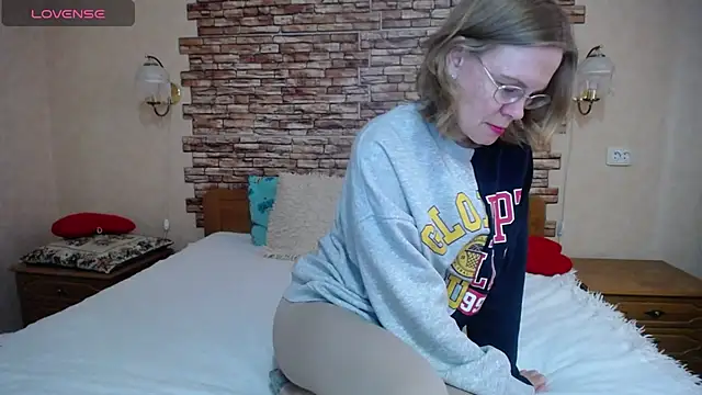 Snapshot of BlondyBabySweet chatting on May 4, 3:52 pm BlondyBabySweet online show from May 4, 3:52 pm