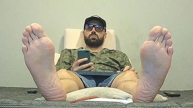 Snapshot of MattxFeet chatting on February 5, 9:08 pm MattxFeet online show from February 5, 9:08 pm