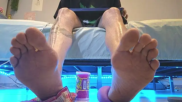 Snapshot of MattxFeet chatting on February 18, 8:49 pm MattxFeet online show from February 18, 8:49 pm