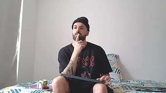 Snapshot of MattxFeet chatting on March 31, 3:12 pm MattxFeet online show from March 31, 3:12 pm