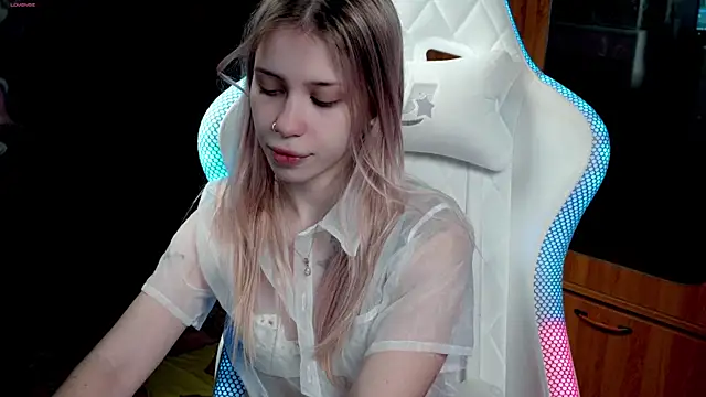 ho1yho1e online show from November 25, 6:30 pm