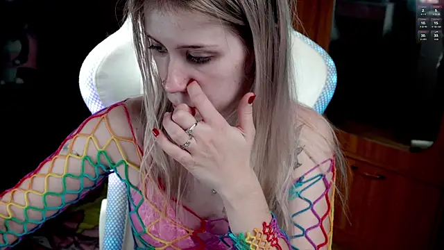 ho1yho1e online show from December 1, 6:46 pm