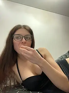 little belucci online show from January 8, 8:29 pm