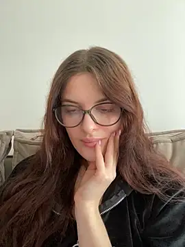 little belucci online show from January 31, 10:10 am