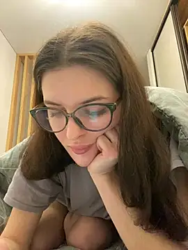 little belucci online show from February 7, 6:24 pm