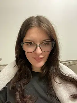 little belucci online show from February 9, 4:29 pm