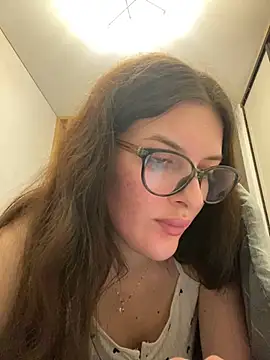 little belucci online show from February 21, 8:27 pm