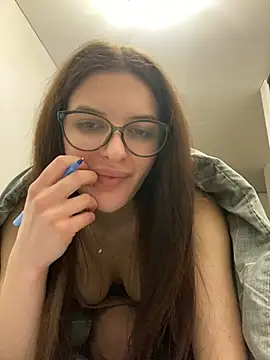 little belucci online show from February 25, 7:47 pm