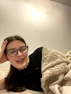 little belucci online show from November 4, 6:07 pm