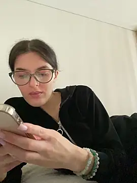 little belucci online show from November 19, 10:59 am