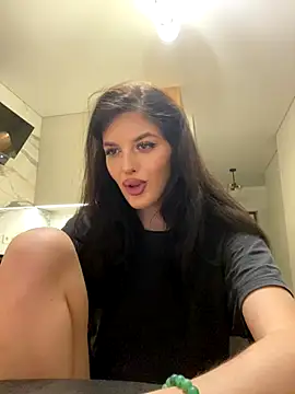 little belucci online show from December 15, 3:27 pm