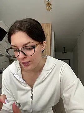 little belucci online show from January 9, 10:18 am