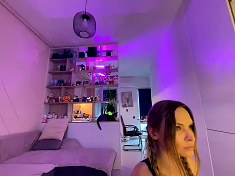  alleyesonme  online show from November 6, 12:39 pm