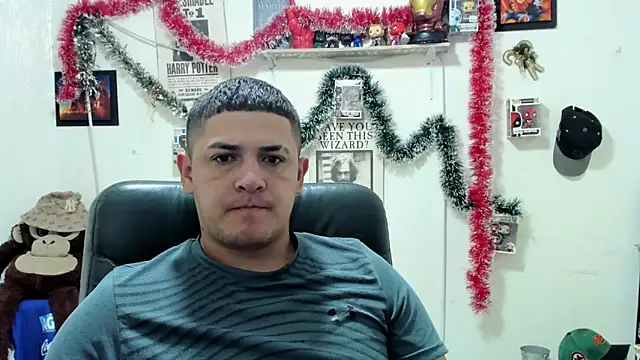 Snapshot of ney_22 chatting on December 22, 11:40 am ney 22 online show from December 22, 11:40 am